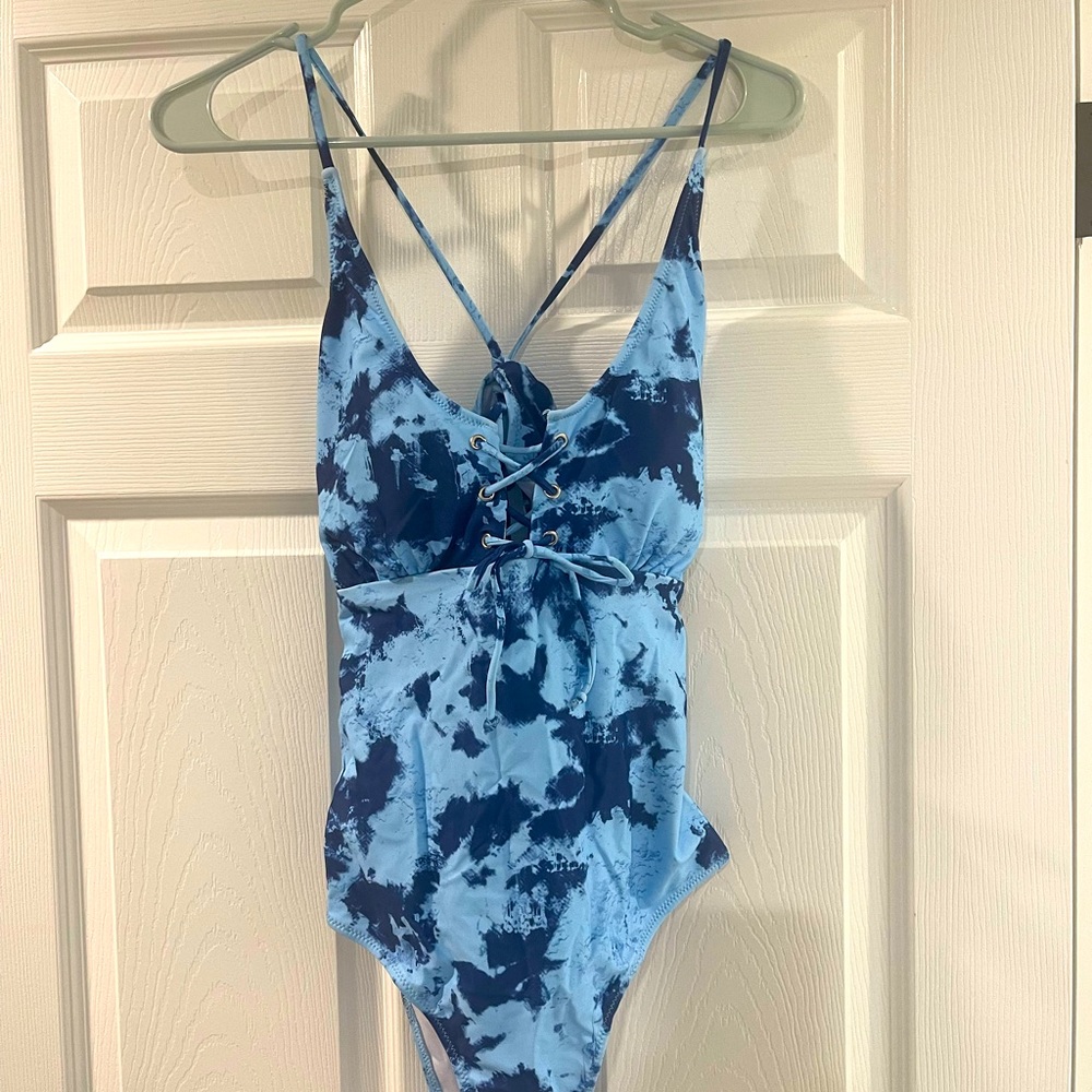 Beautiful Cupshe one piece-XL